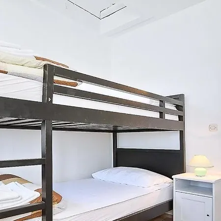 Villa Sleeps 6 With Wifi Pjescana Uvala