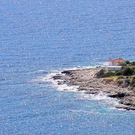 Villa Sleeps 6 With Wifi *