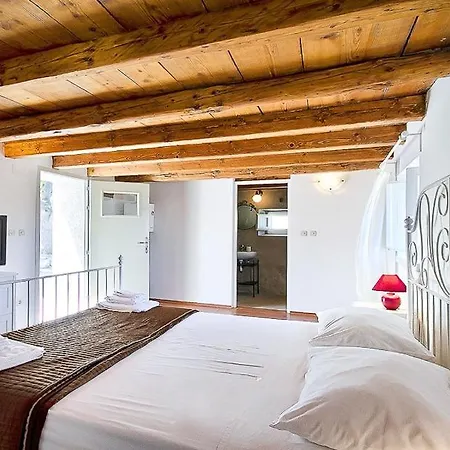 Villa Sleeps 6 With Wifi