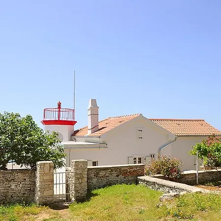 Villa Sleeps 6 With Wifi