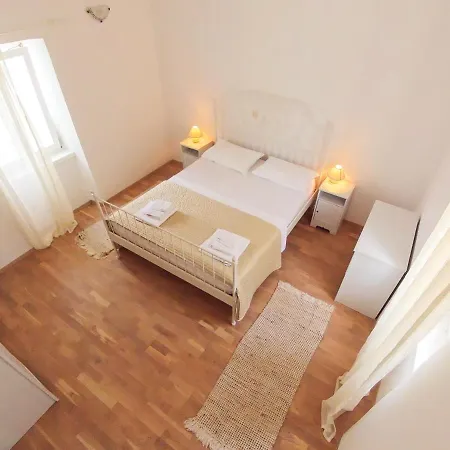 Villa Sleeps 6 With Wifi